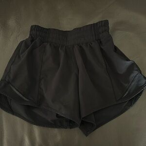 Lululemon Hotty Hot black shorts in 0 Tall